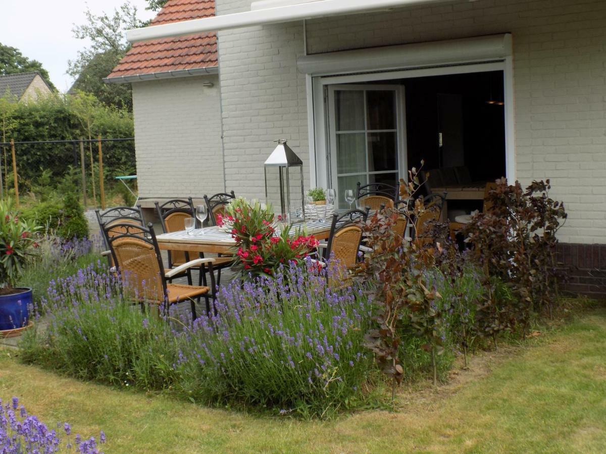 Villa Mooi Maasland Maaseik Exteriör bild